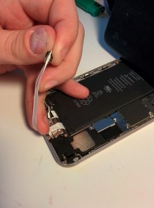 отклеивание батареи iphone 6