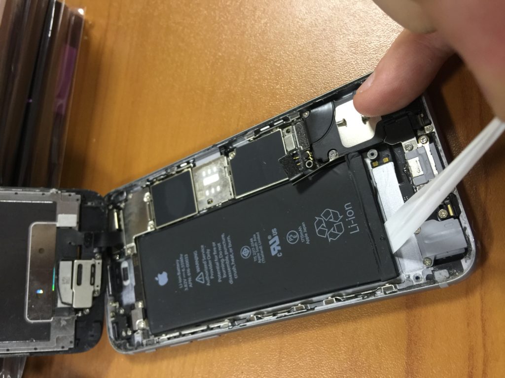 Замена батареи на Iphone 6 на новую оригинал Apple.