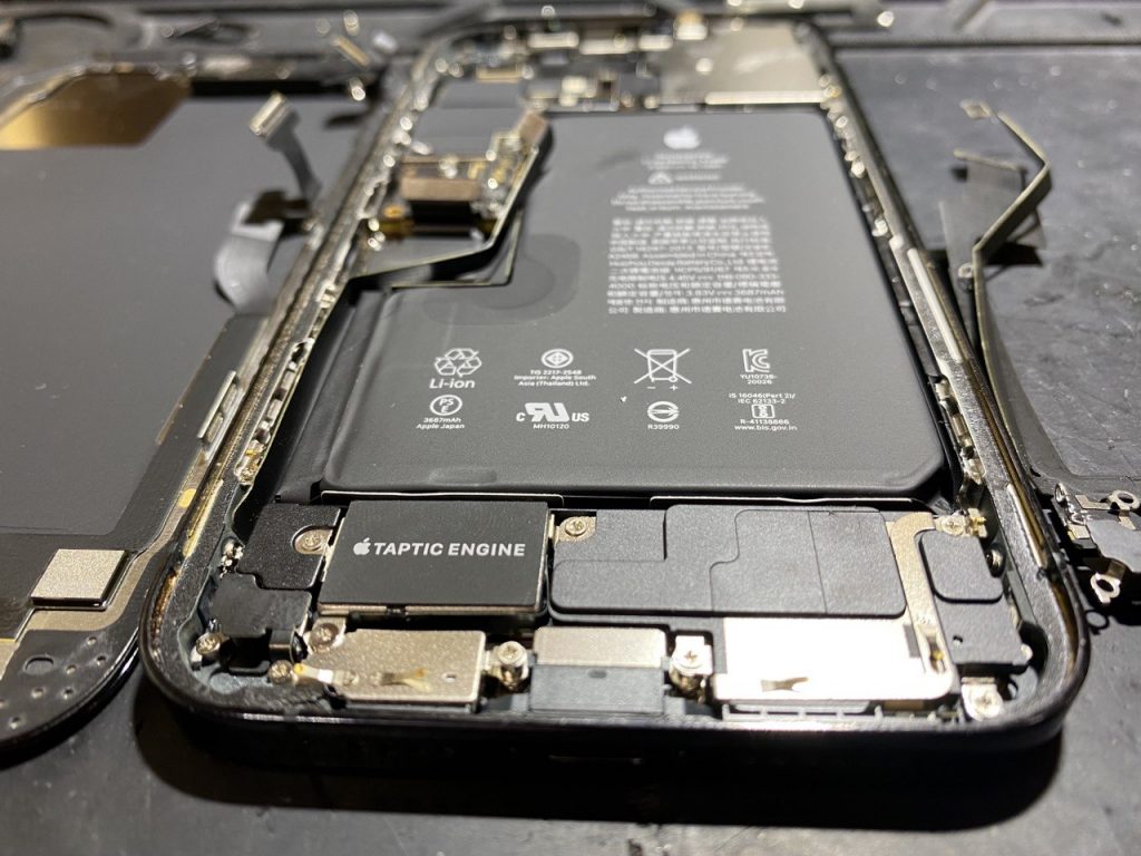 iPhone 12 Pro Max не заряжается